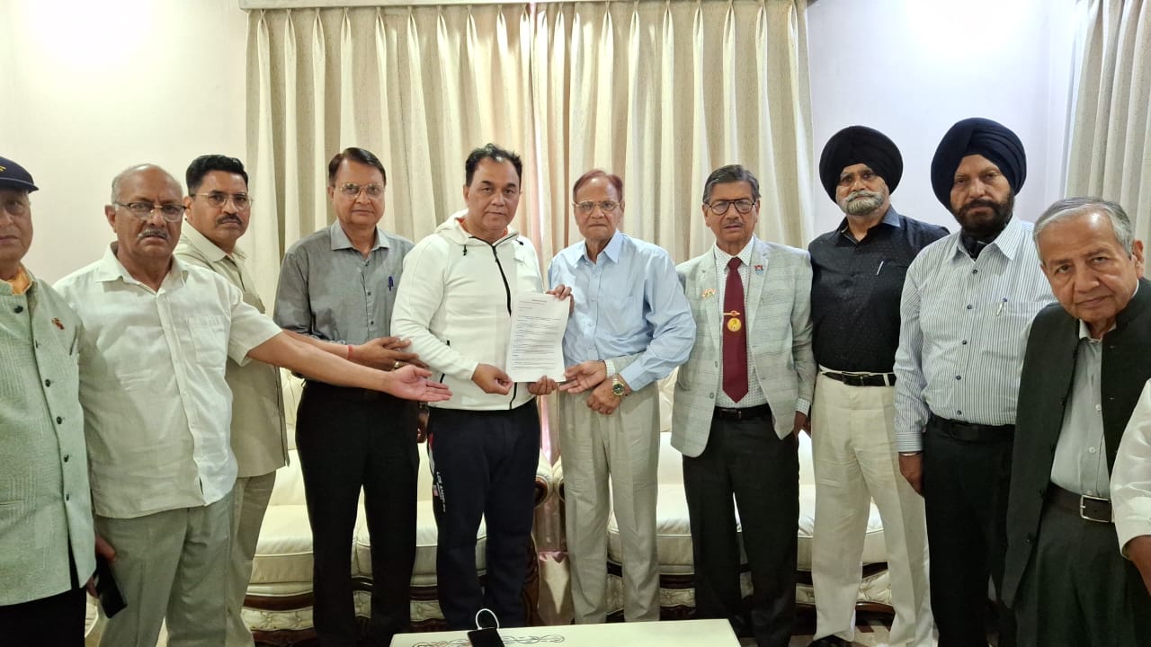 कर्नल पर हमला मामले में पूर्व सैनिकों का प्रतिनिधिमंडल सांसद डॉ. राज कुमार चब्बेवाल से मिला